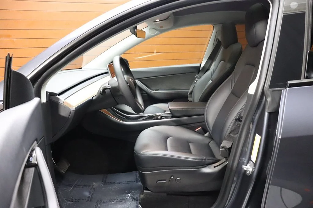 Used 2020 Solid Black Tesla Long Range image 32