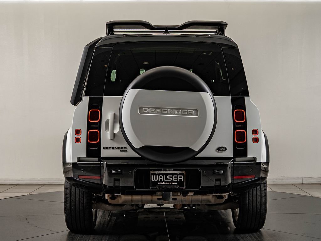 Used 2023 White Land Rover X-Dynamic SE image 6