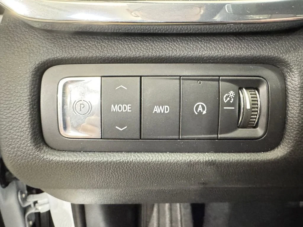 New 2026 Glacier White Tricoat GMC Denali Ultimate image 22