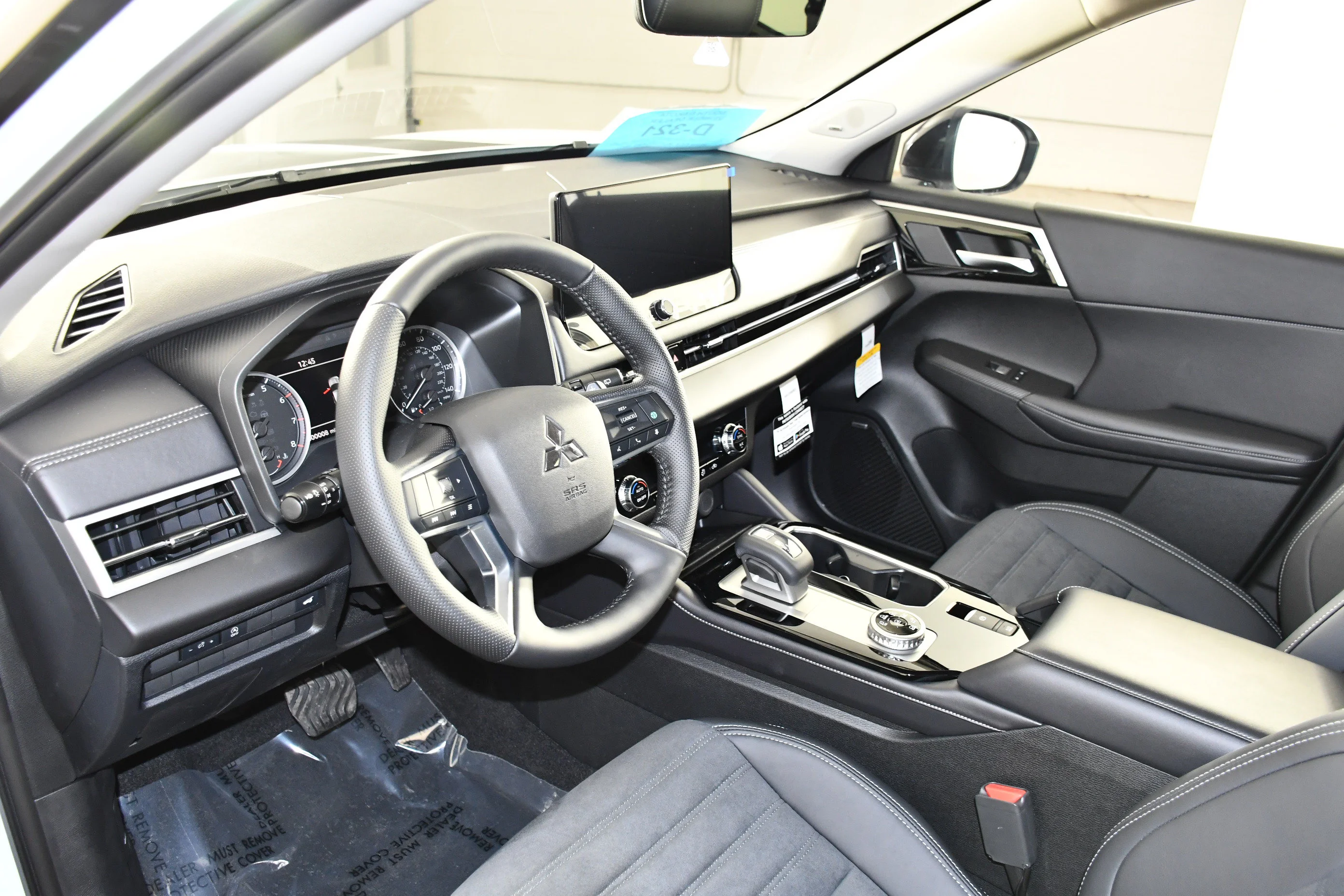 New 2026 White Diamond/Black Roof Mitsubishi Trail Edition image 2