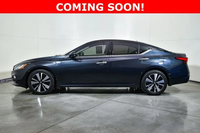 Used 2022 Blue Nissan 2.5 SV image 2