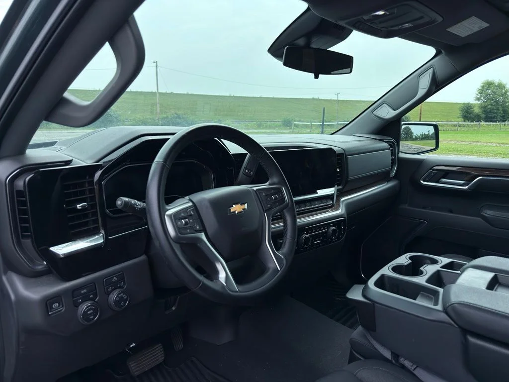 Used 2025 Gray Chevrolet LT image 3
