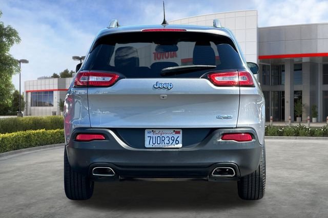 Used 2016 Silver Jeep Latitude image 5