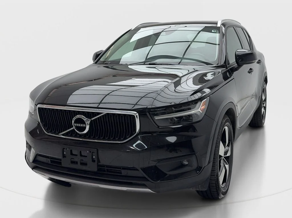 Used 2021 Black Volvo Momentum image 4