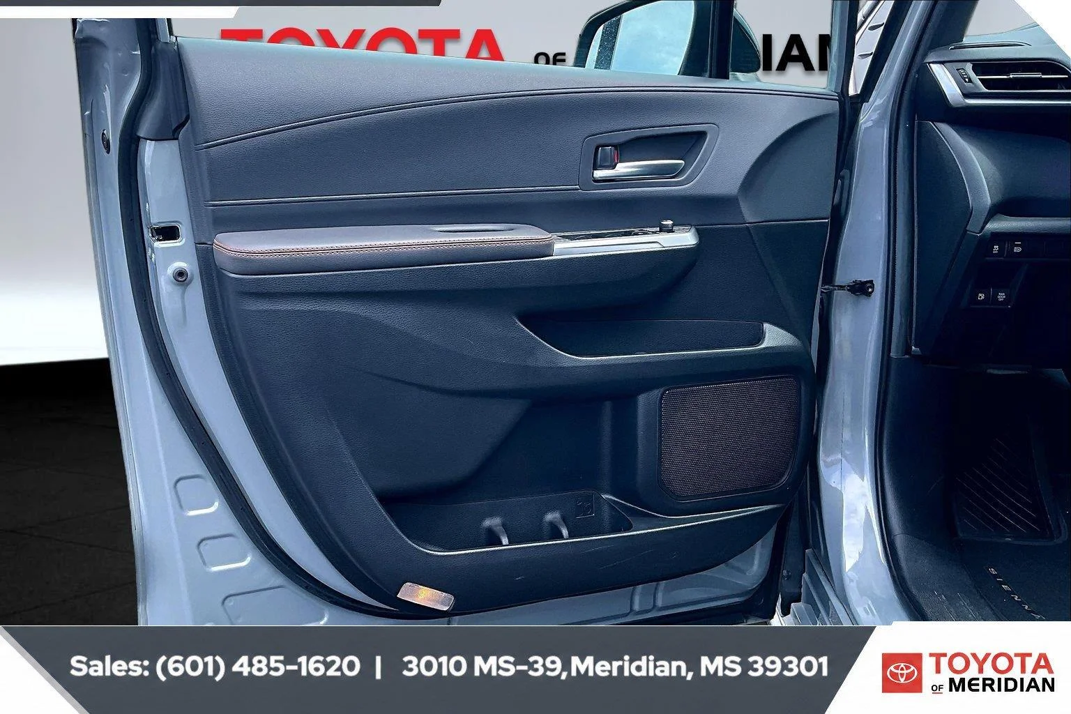 Used 2023 Cement Toyota XSE 7-Passenger image 17