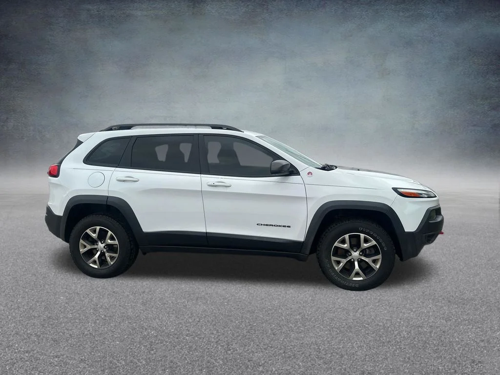 Used 2018 White Jeep Trailhawk image 3