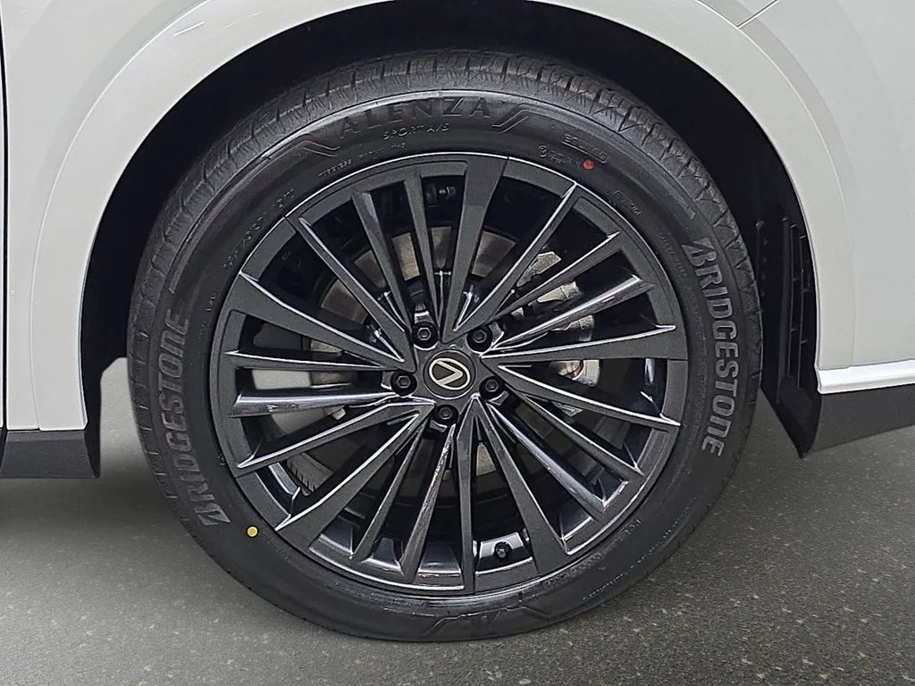 New 2026 Eminent White Pearl Lexus PREMIUM AWD image 29