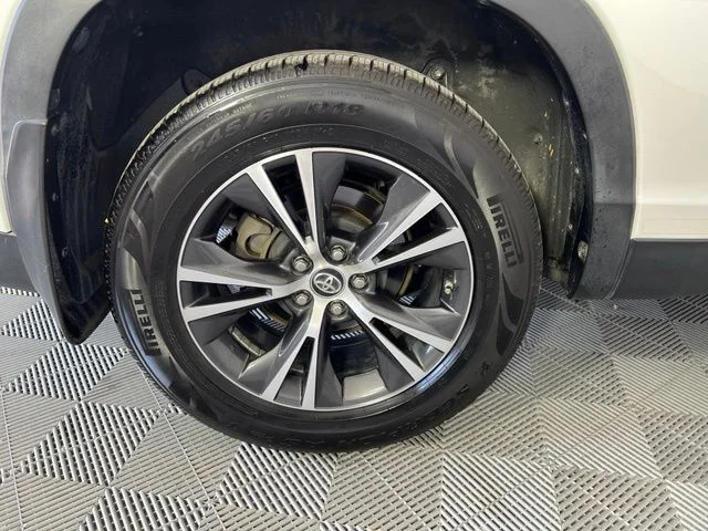 Used 2019 White Toyota LE image 38