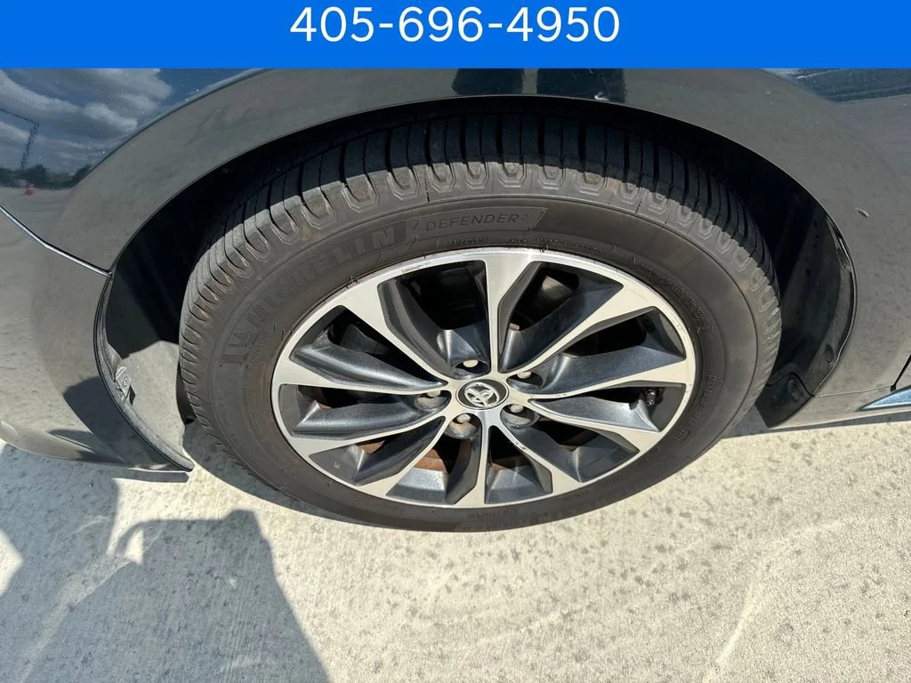 Pre-Owned 2017 Toyota Avalon XLE