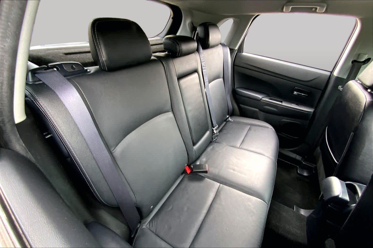 Used 2017 Mercury Gray Metallic Mitsubishi SEL 2.4 image 18