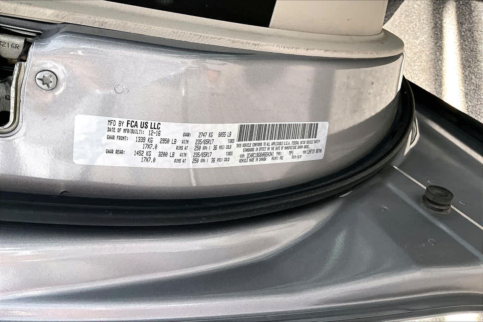 Used 2017 Billet Silver Metallic Clearcoat Chrysler Touring-L image 37