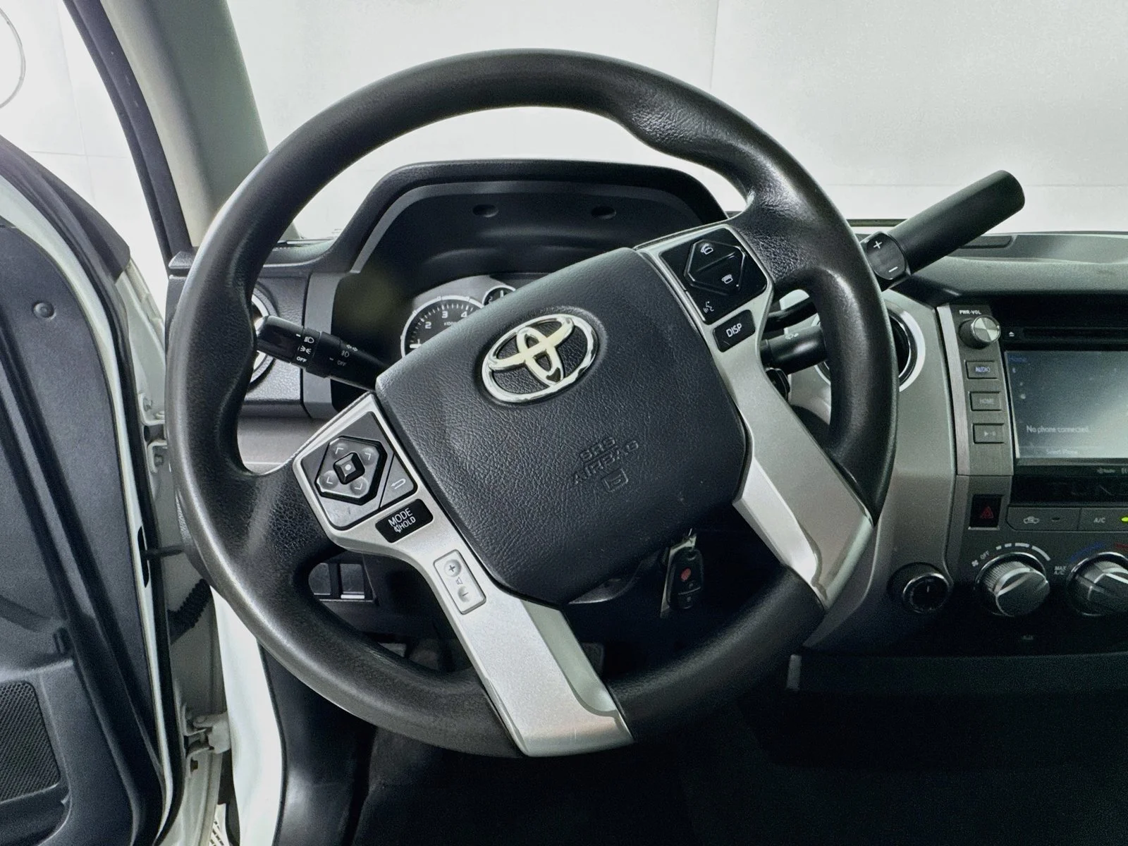 Used 2016 White Toyota SR5 image 11