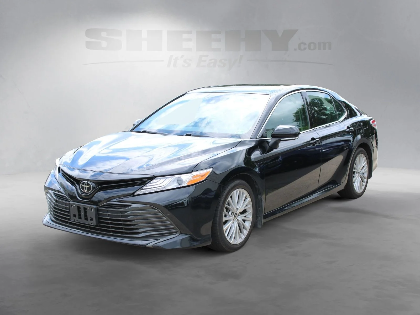 Used 2020 Black Toyota XLE image 4