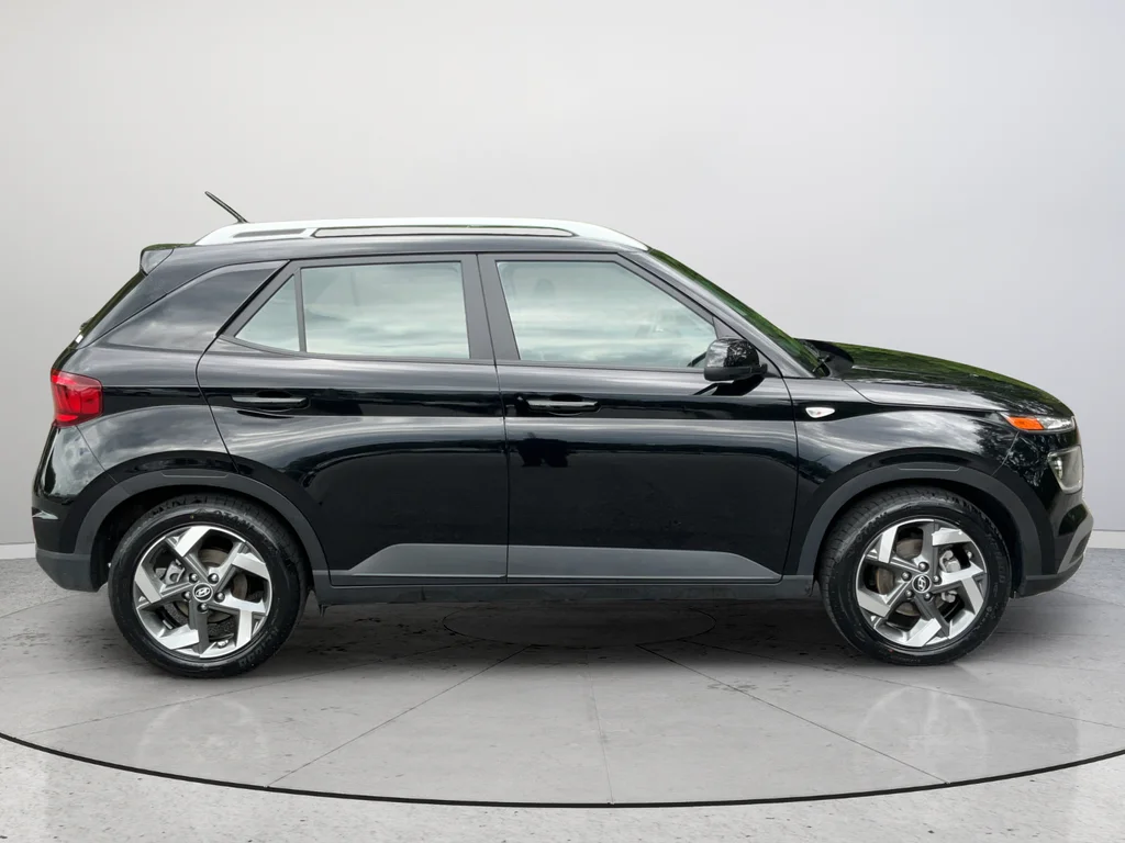 2025 Hyundai Venue SEL - Photo 12