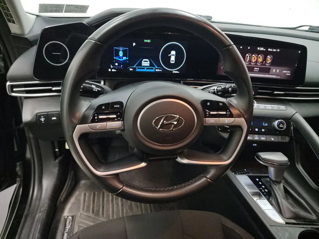 Used 2023 Black Hyundai SEL image 19