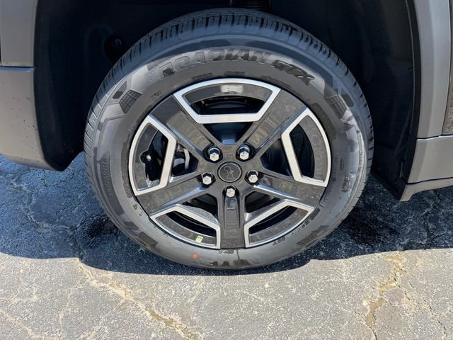 New 2026 Diamond Black Crystal Pearl-Coat Exterior Paint Jeep Laredo image 6