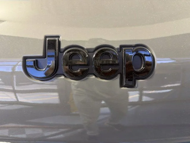 New 2027 Gray Jeep Limited Reserve image 9