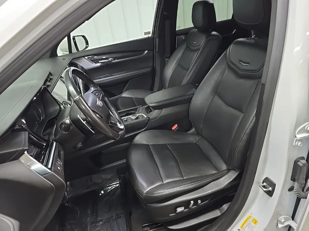 Used 2021 White Cadillac Sport image 34