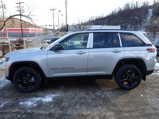 New 2025 Silver Jeep Limited image 2