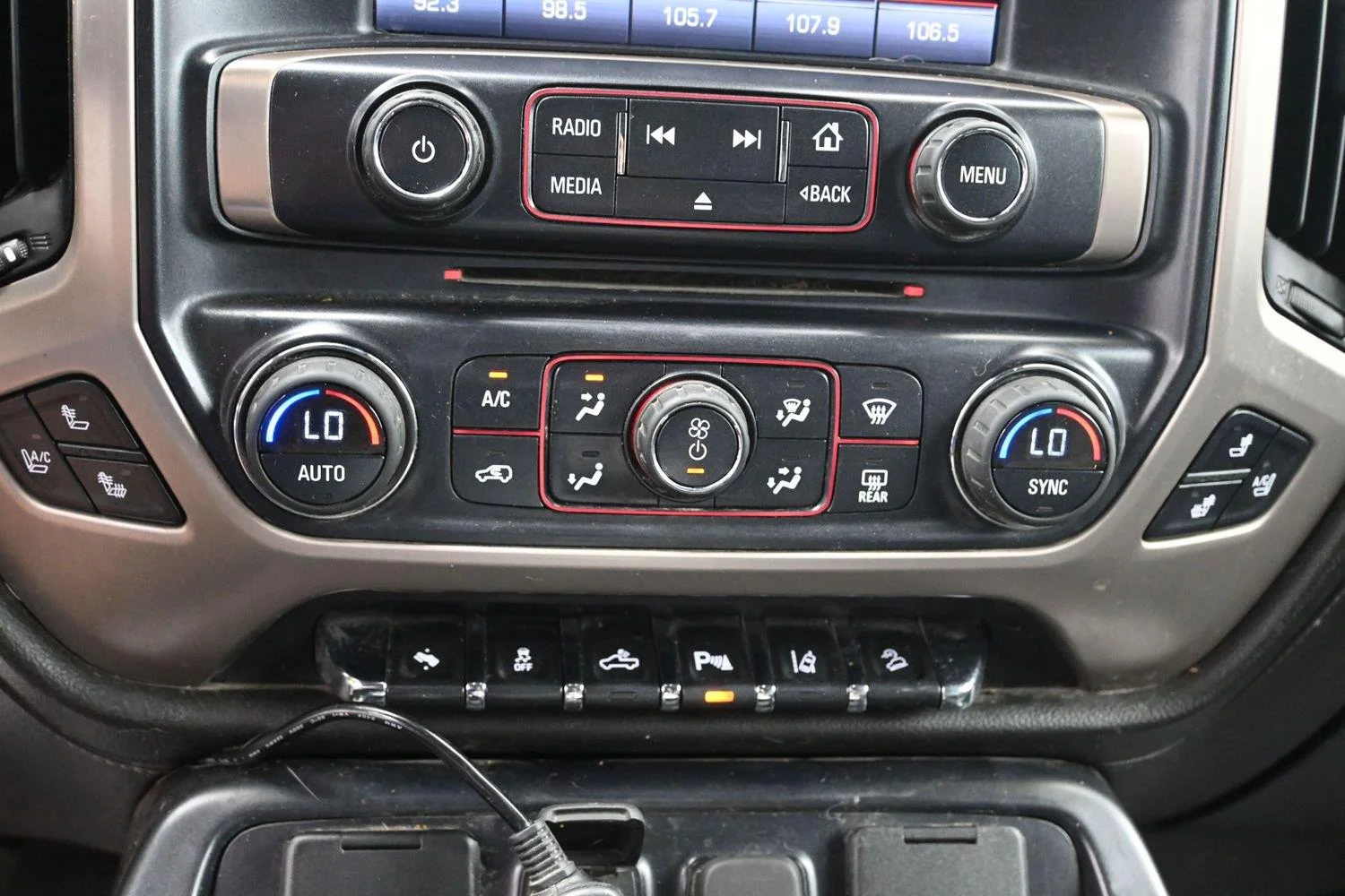 Used 2014 Iridium Metallic GMC Denali image 29