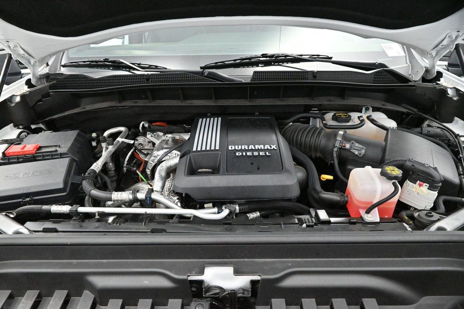Used 2025 Summit White GMC AT4 image 38