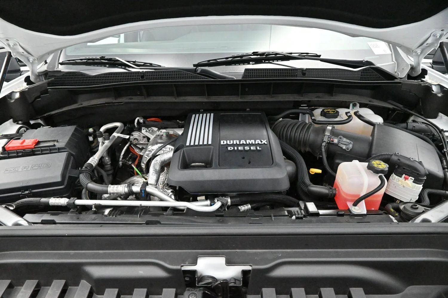 Used 2025 Summit White GMC AT4 image 38
