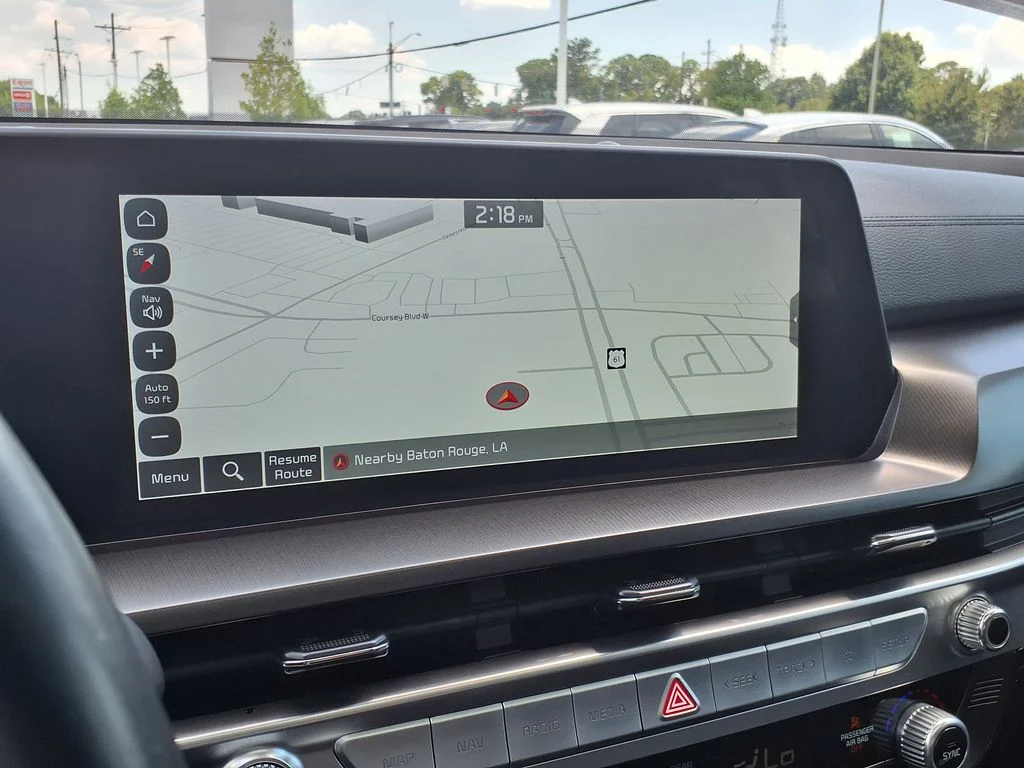 Used 2025 Black Kia S image 32
