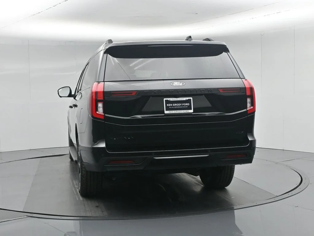 New 2026 Black Ford Platinum image 30