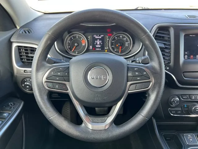 Used 2019 Diamond Black Crystal Pearlcoat Jeep Latitude image 18