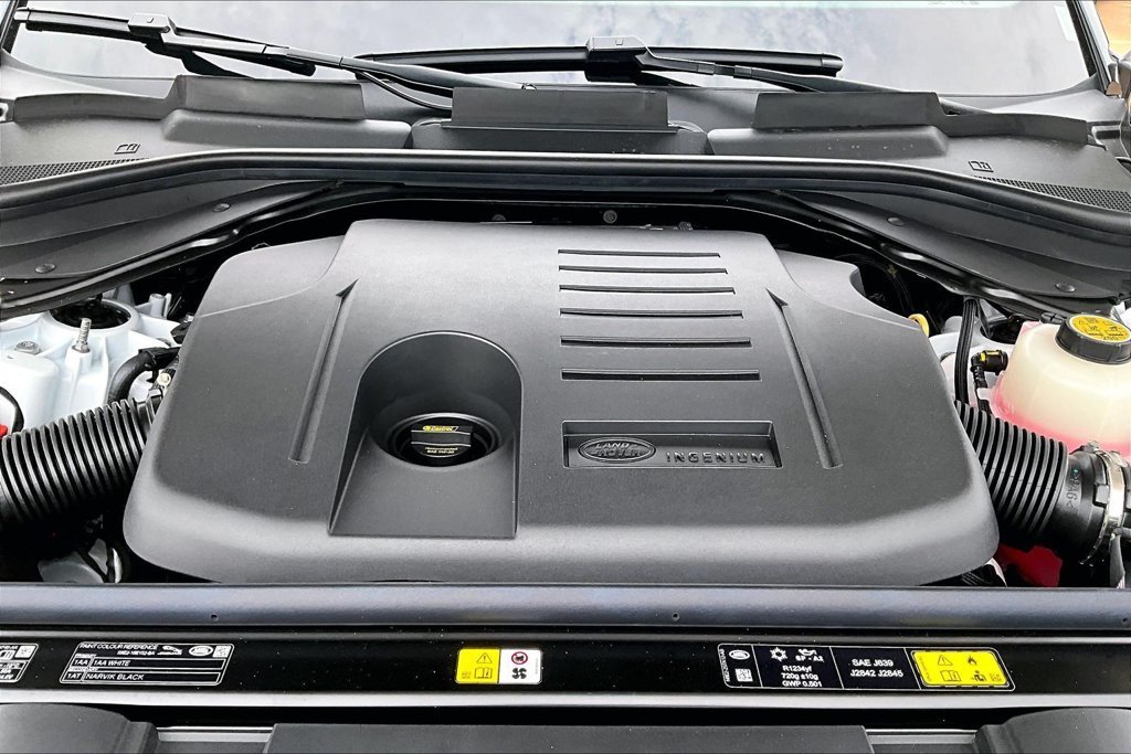 New 2027 Fuji White Land Rover  image 11