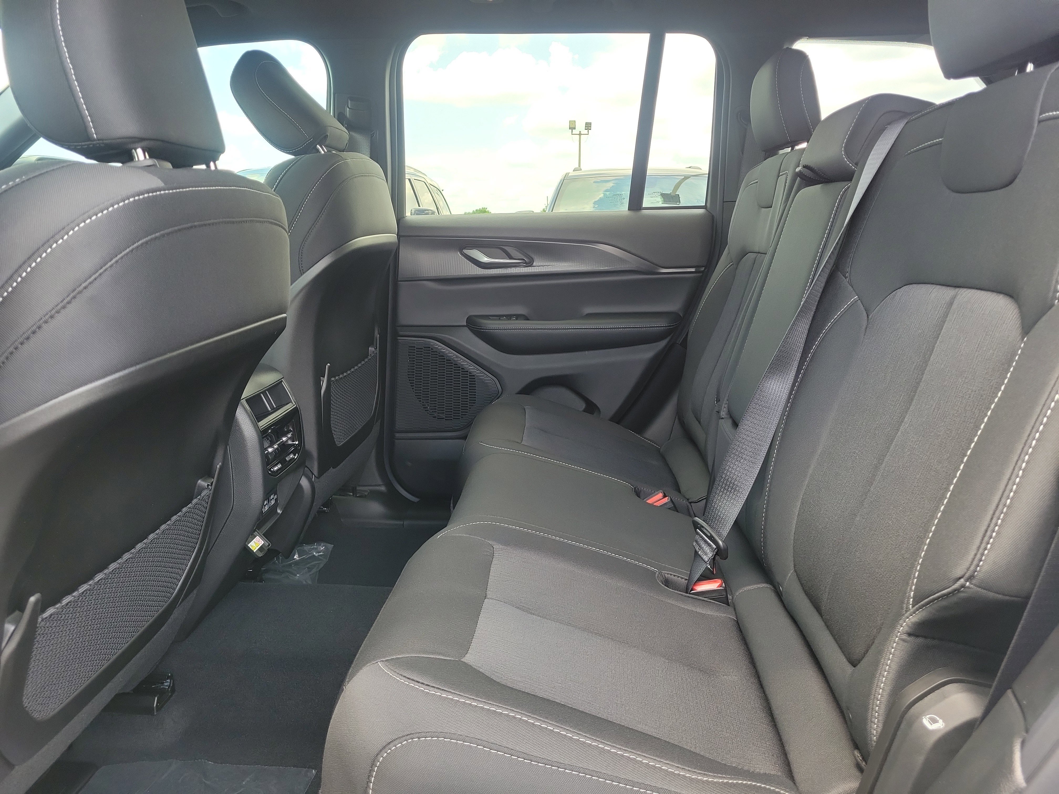 New 2026 Silver Zynith Exterior Paint Jeep Laredo X image 8