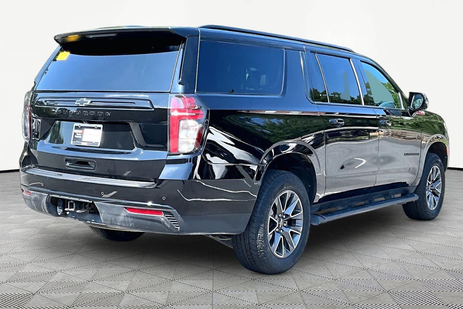 Used 2023 Black Chevrolet Z71 image 13
