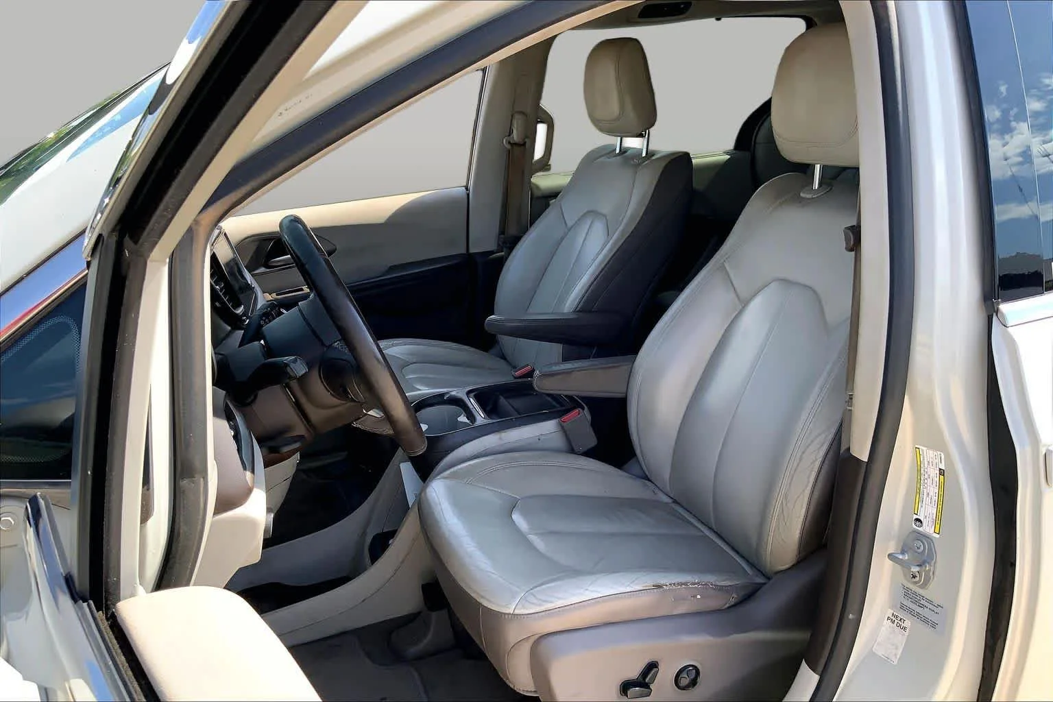 Used 2017 Tusk White Chrysler Touring-L image 7