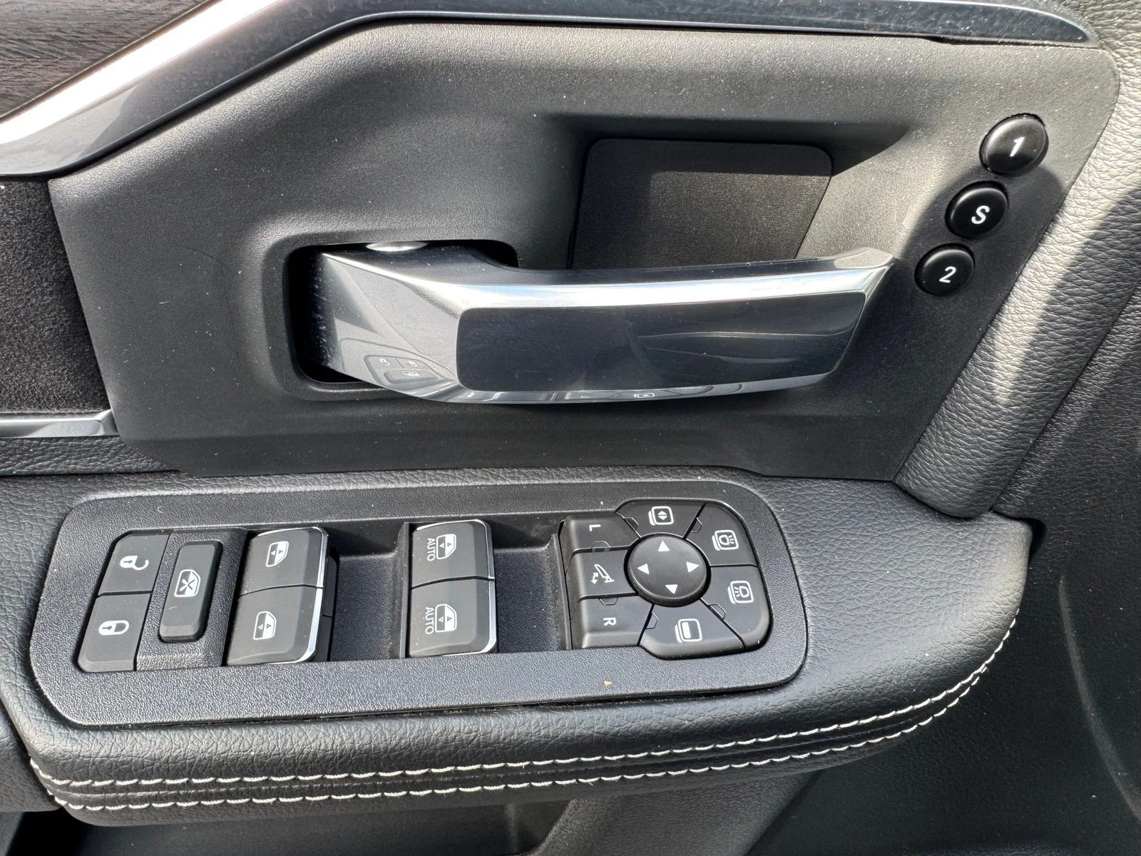 New 2026 Bright White Clear-Coat Exterior Paint RAM Laramie image 16
