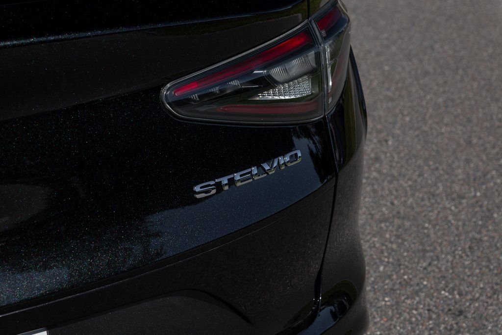 2024 Alfa Romeo Stelvio Quadrifoglio - Photo 9