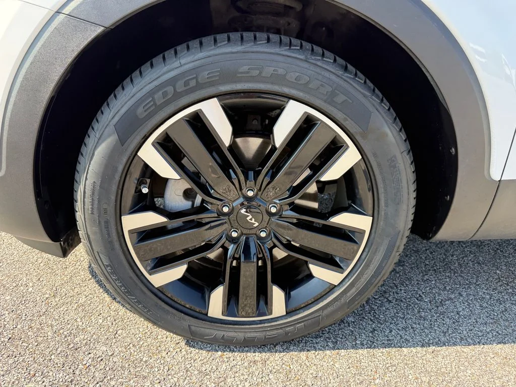 Used 2024 White Kia SX image 24