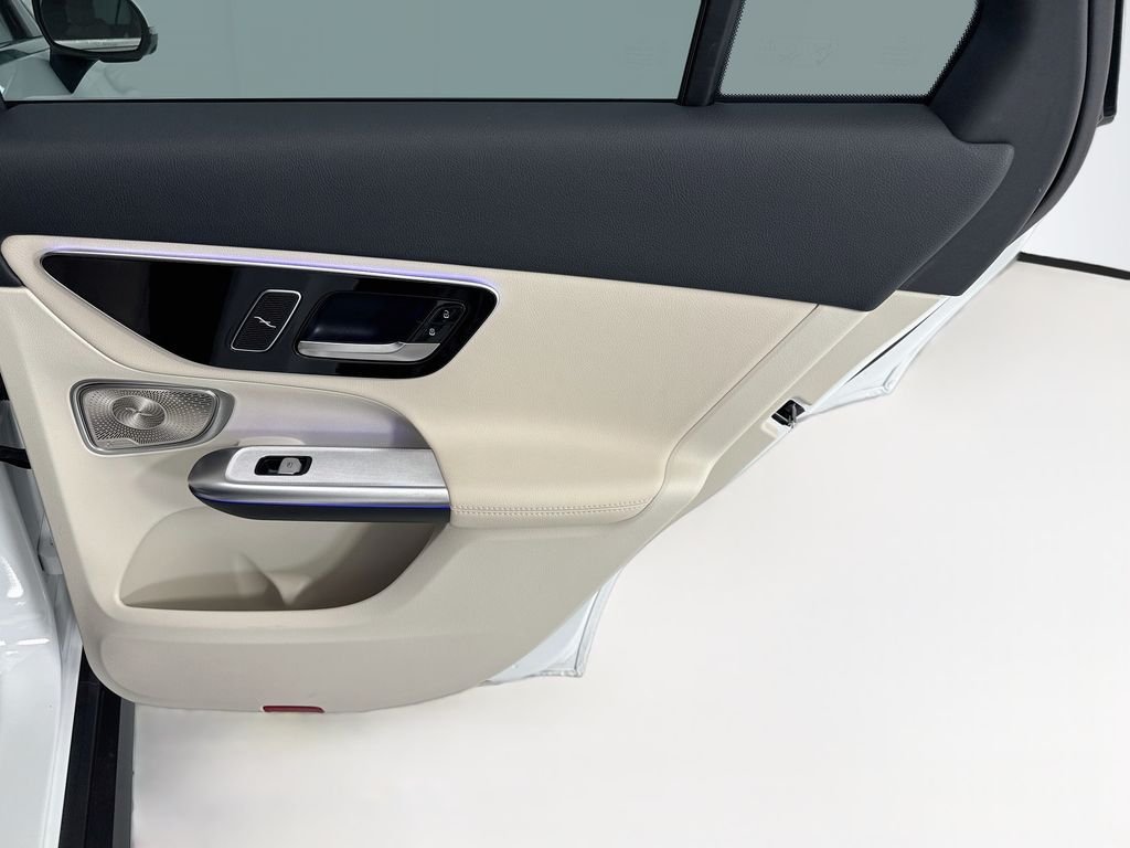 Used 2026 MANUFAKTUR Moonlight White Metallic Mercedes-Benz GLC 300 image 26