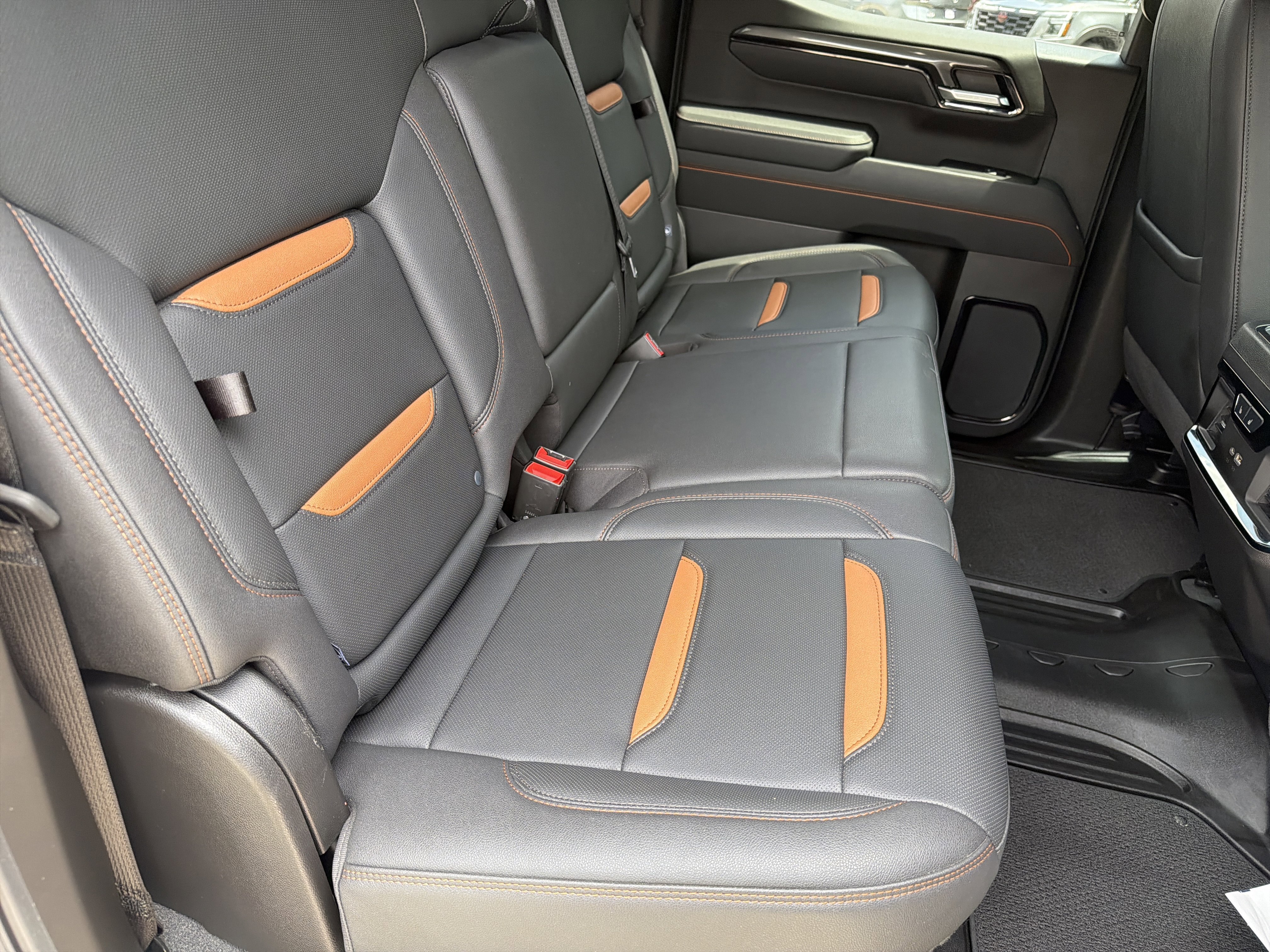 Used 2025 Summit White GMC AT4 image 16