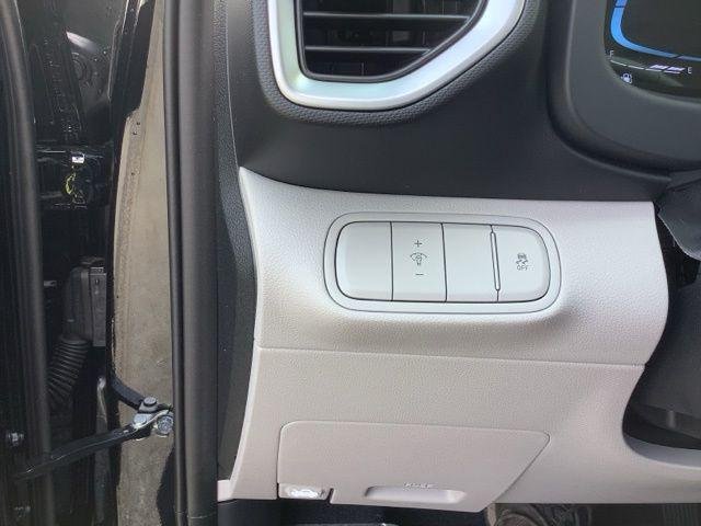 New 2026 Onyx Black Hyundai SEL image 26
