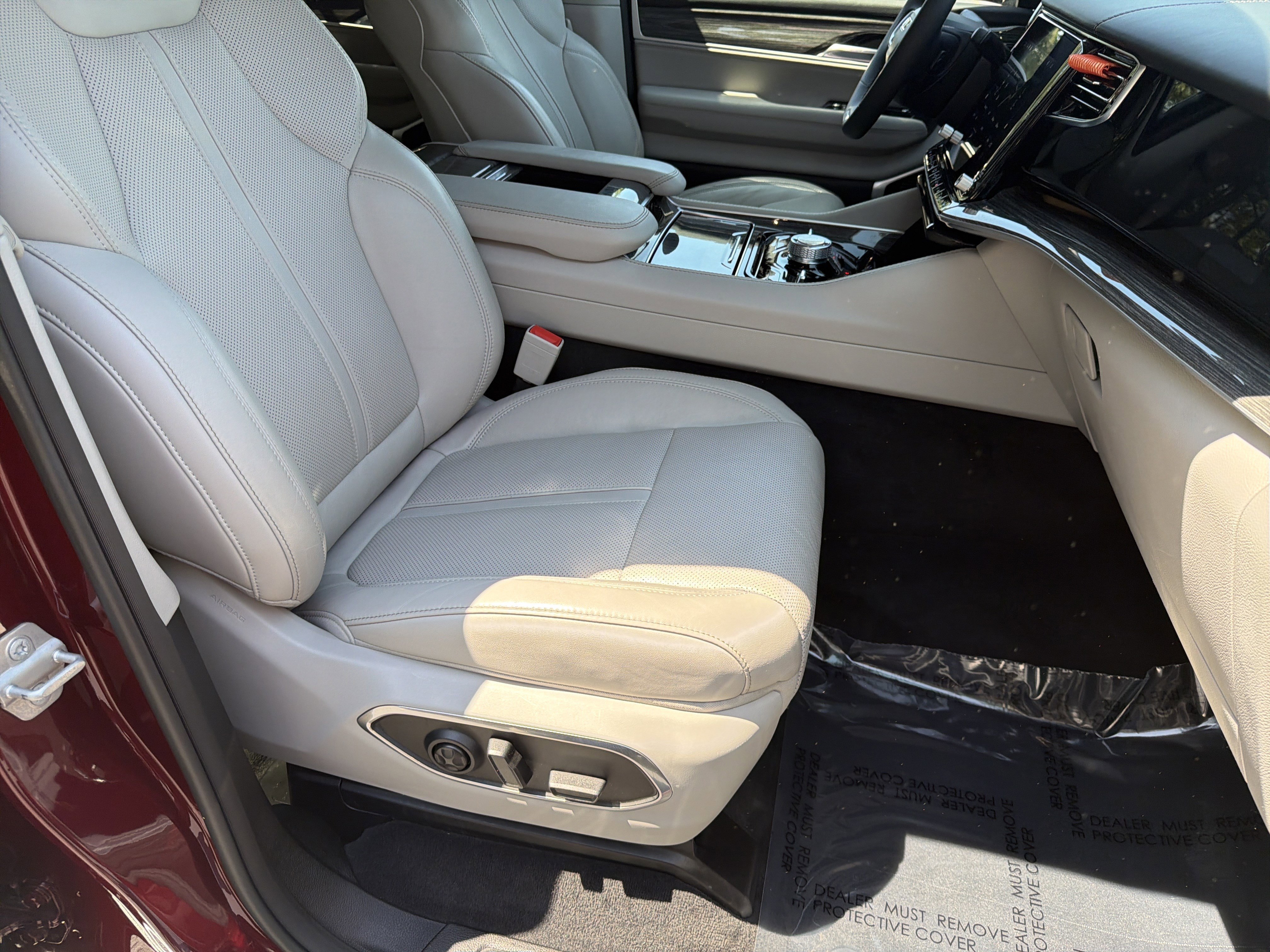 Used 2022 Velvet Red Pearlcoat Jeep Series III image 22