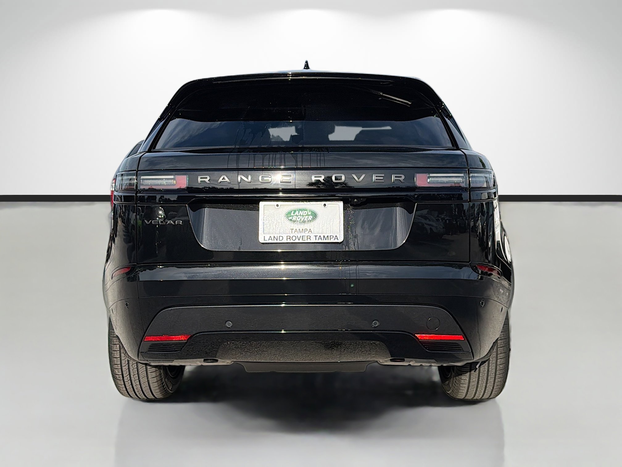 New 2026 Santorini Black Land Rover Belgravia Edition image 3