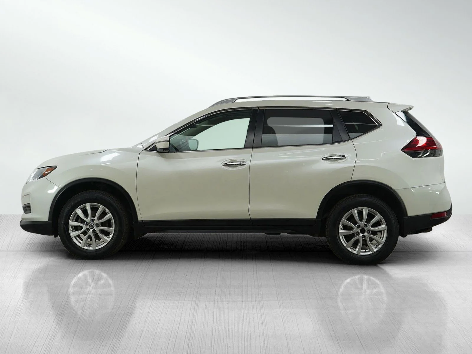 Used 2017 Nissan Rogue SV with VIN 5N1AT2MV0HC876389 for sale in Burnsville, Minnesota