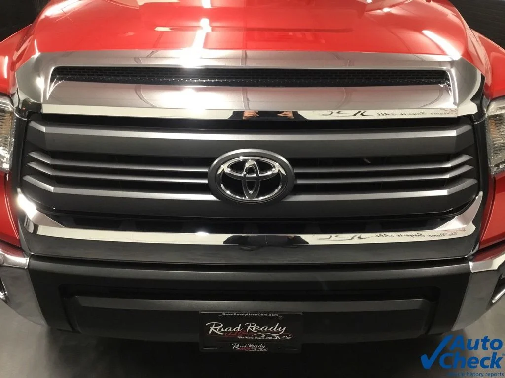 Used 2014 Red Toyota SR5 image 23