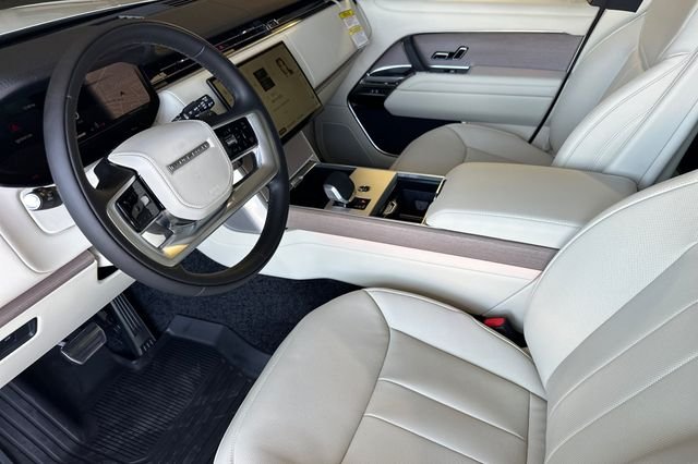 New 2026 Fuji White Land Rover SE image 9
