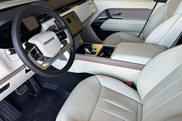 New 2026 Fuji White Land Rover SE image 9