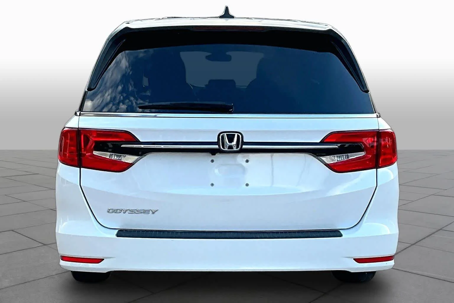Used 2024 Platinum White Pearl Honda EX-L image 5