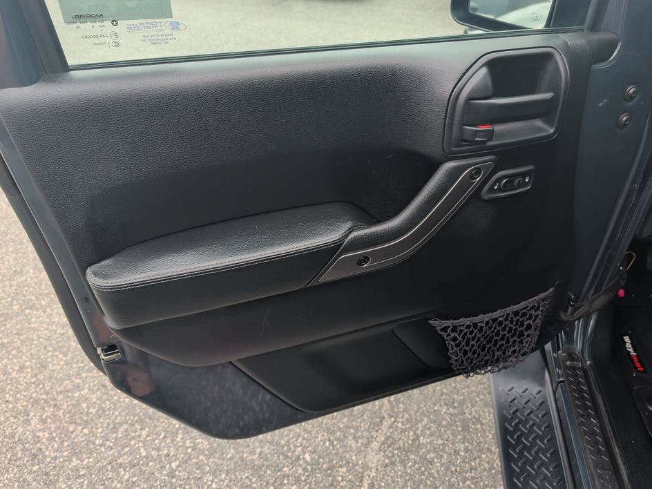 Used 2018 Rhino Clearcoat Jeep Altitude image 16