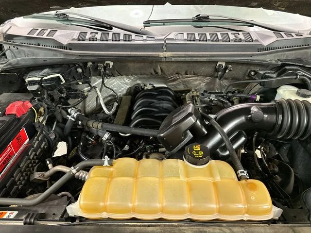 Used 2015 Blue Ford XL image 26
