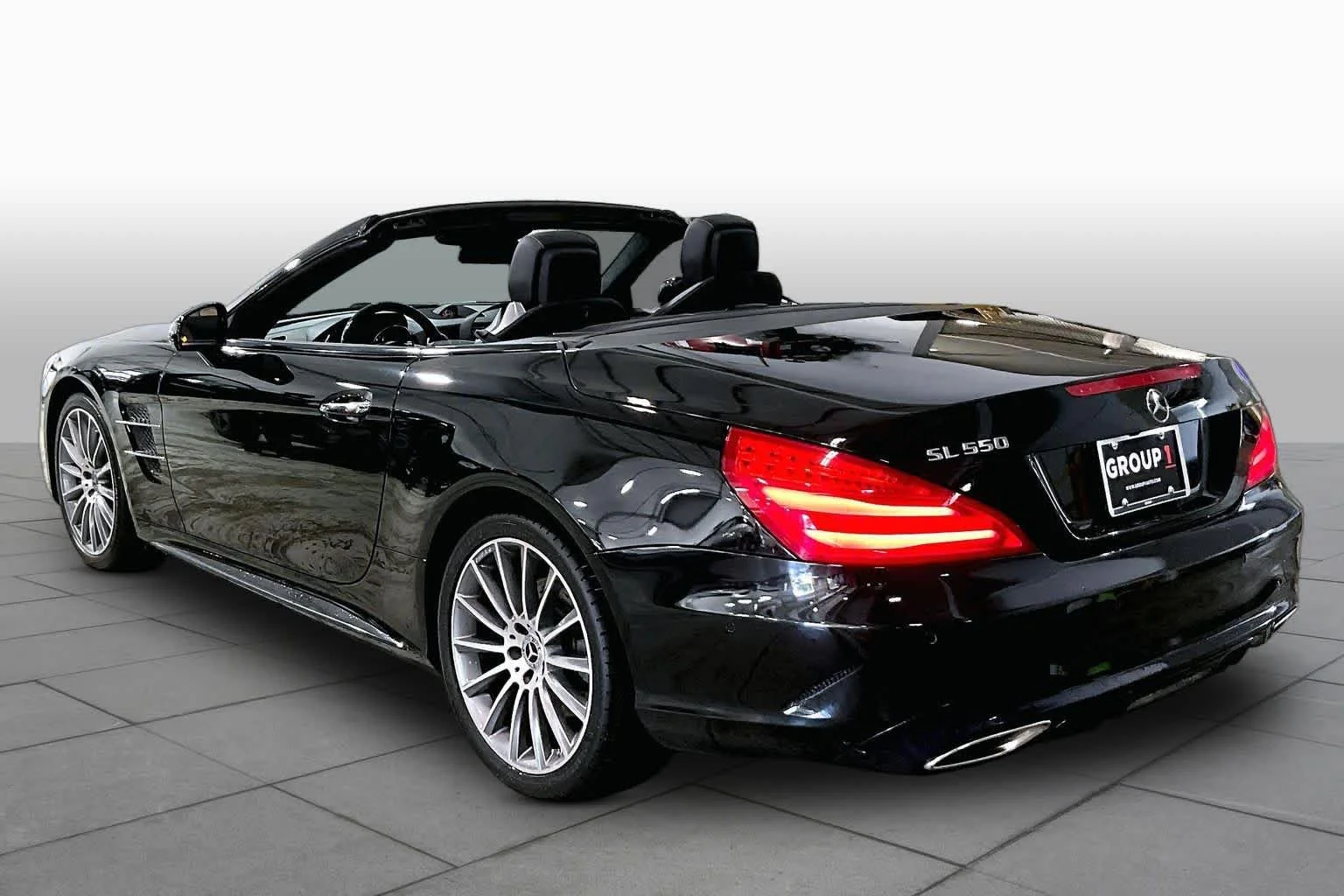 Used 2018 Black Mercedes-Benz SL 550 image 11