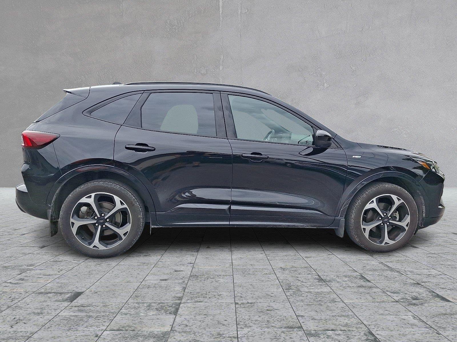 Used 2023 Agate Black Metallic Ford ST-Line Select image 7